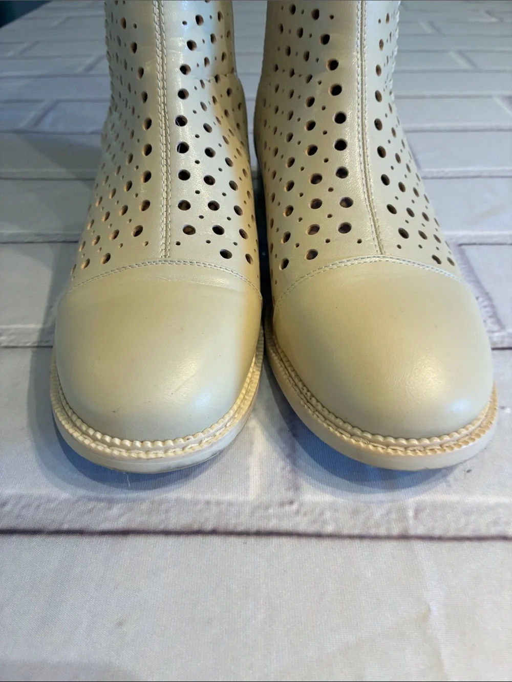 🎉NEW LISTING!🎉Women's Cream Perforated Knee-High Leather Boots